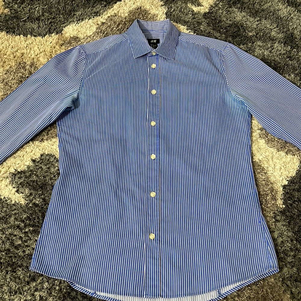 🐾H&M Blue Button Down Shirt